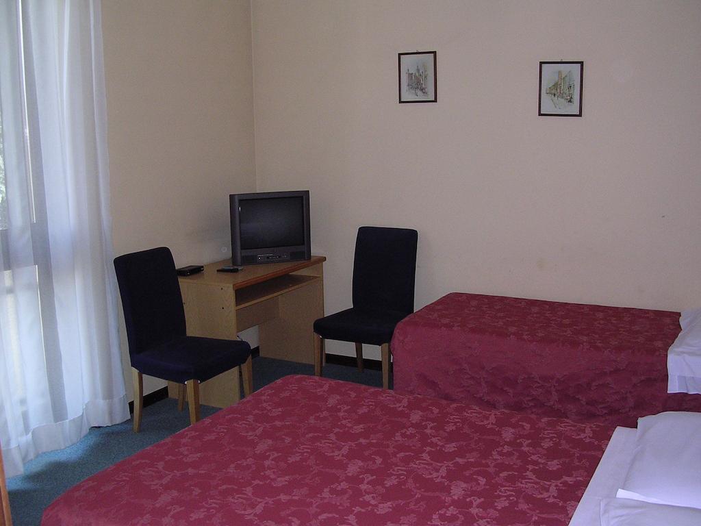 Cerrutihotel Vercelli Room photo