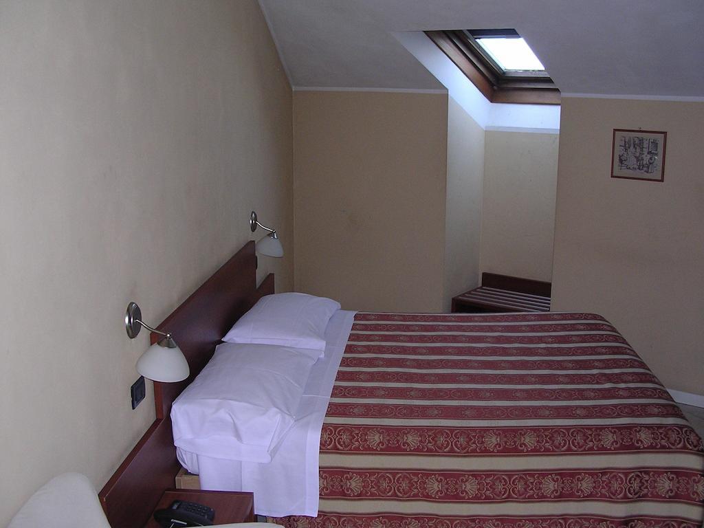 Cerrutihotel Vercelli Room photo